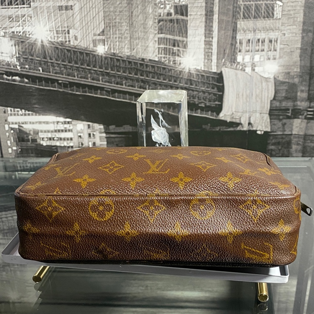 Authentic Louis Vuitton Vintage Monogram Cosmetic Bag - Picture 9 of 15